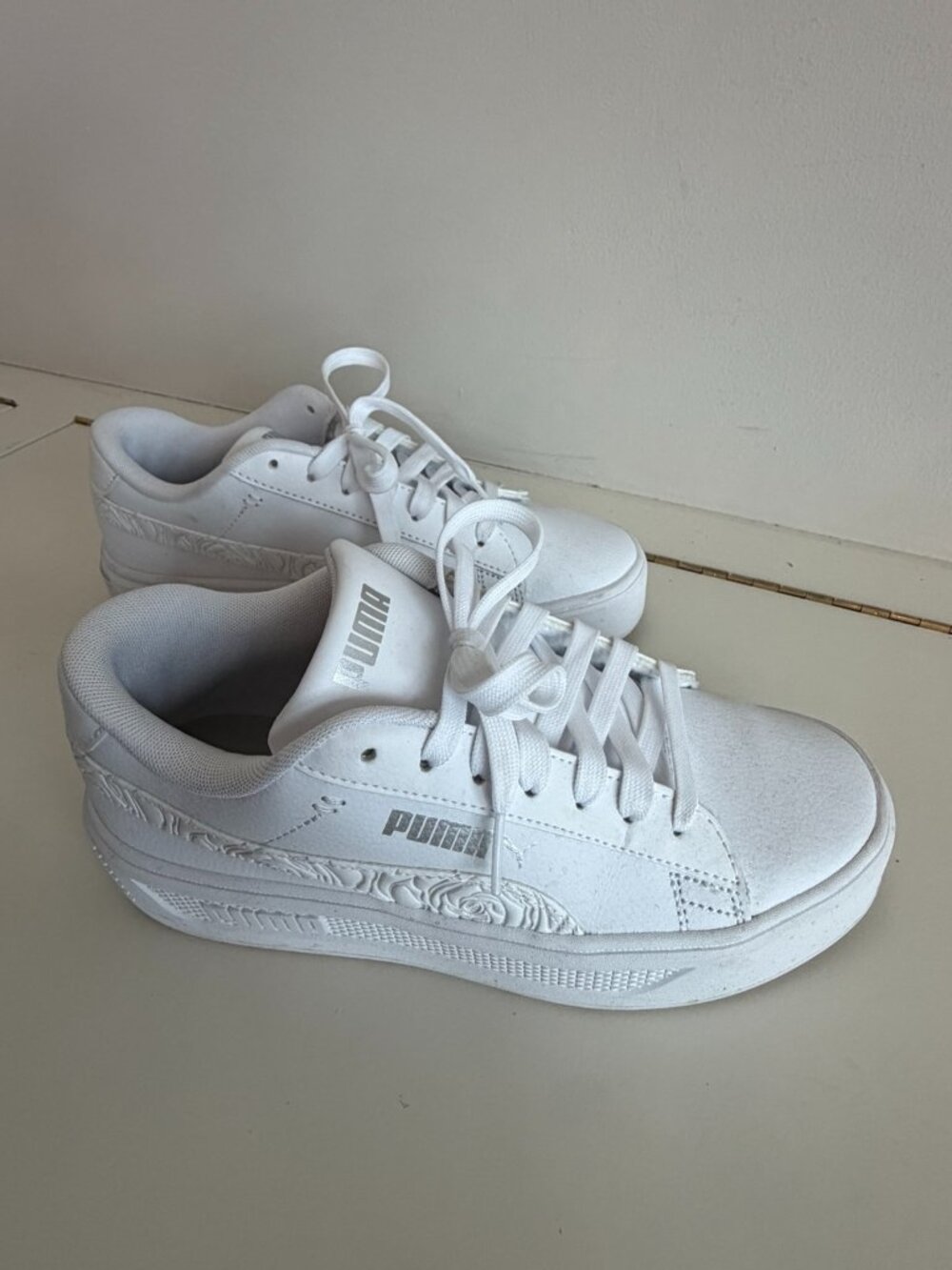 PUMA Smash Platform v3 White Silver Rose Floral Sneakers Women’s 7